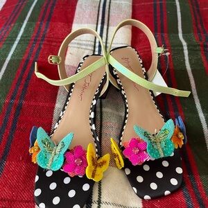 New Betsey Johnson Black & White Polka Dot Heels. Fun Colorful Floral Accents